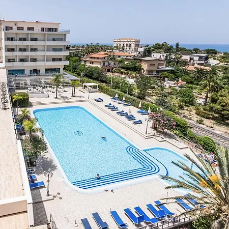 HOTIDAY Hotel Cefalù-2